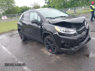 2021 Chevrolet Trax LT z VIN KL7CJPSB7MB334762, wystawiony jako IAAI lot #42324503 z przebiegiem 30 650 mil mil oraz . Historia ofert i sprzedaży dostępna na DreamBid. Obrazek 1.