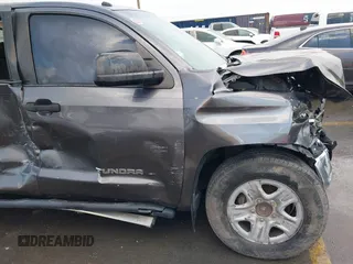 2014 Toyota Tundra SR5 z VIN 5TFEM5F16EX082421, wystawiony jako IAAI lot #40735426 z przebiegiem 173 005 mil mil oraz . Historia ofert i sprzedaży dostępna na DreamBid. Obrazek 16.