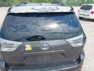 2013 Toyota Sienna SE с VIN 5TDXK3DC4DS362835, выставлен на аукционе IAAI как лот 42471442 с пробегом 122 990 миль миль и . История ставок и продаж доступна на DreamBid. Изображение 6.