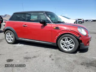 2011 MINI Hardtop z VIN WMWSU3C5XBT093162, wystawiony jako Copart lot #54871315 z przebiegiem 171 220 mil mil oraz Szkody całkowita. Historia ofert i sprzedaży dostępna na DreamBid. Obrazek 4.