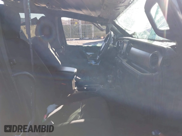 2019 Jeep Wrangler Unlimited Sport S with VIN 1C4HJXDG7KW572294, listed as a IAAI auction lot 41607986 with 61,734 mi miles and . Bid and sale history available at DreamBid. Image 5.