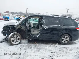 2011 Toyota Sienna LE AAS with VIN 5TDKK3DC3BS113594, listed as a IAAI auction lot 41236977 with 166,156 mi miles. Bid and sale history available at carsss.com. Image 13.