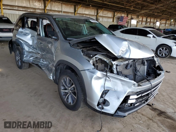 2019 Toyota Highlander SE with VIN 5TDKZRFH9KS557280, listed as a Copart auction lot 55094585 with 84,050 mi miles and Salvage title. Bid and sale history available at DreamBid. Image 4.