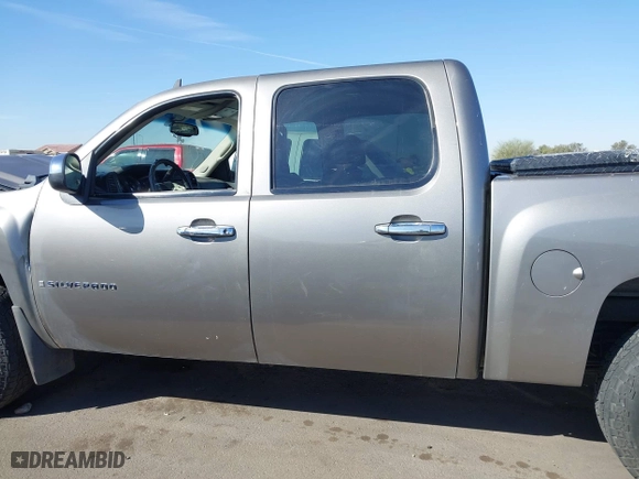 2007 Chevrolet Silverado 1500 LTZ with VIN 3GCEK13M97G532406, listed as a IAAI auction lot 41656915 with 243,909 mi miles. Bid and sale history available at carsss.com. Image 15.