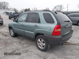 2005 Kia Sportage LX with VIN KNDJF723957038800, listed as a IAAI auction lot 41497596 with 122,189 mi miles and . Bid and sale history available at carsss.com. Image 3.
