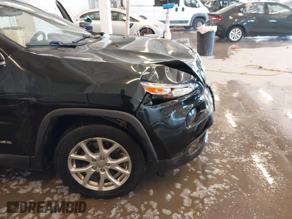 2015 Jeep Cherokee Latitude with VIN 1C4PJLCB9FW536767, listed as a IAAI auction lot 41380122 with 192,535 mi miles. Bid and sale history available at carsss.com. Image 18.