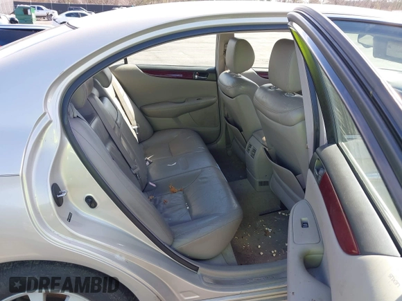 2004 Lexus ES 330 with VIN JTHBA30GX45045913, listed as a IAAI auction lot 41747664 with 173,544 mi miles. Bid and sale history available at carsss.com. Image 8.
