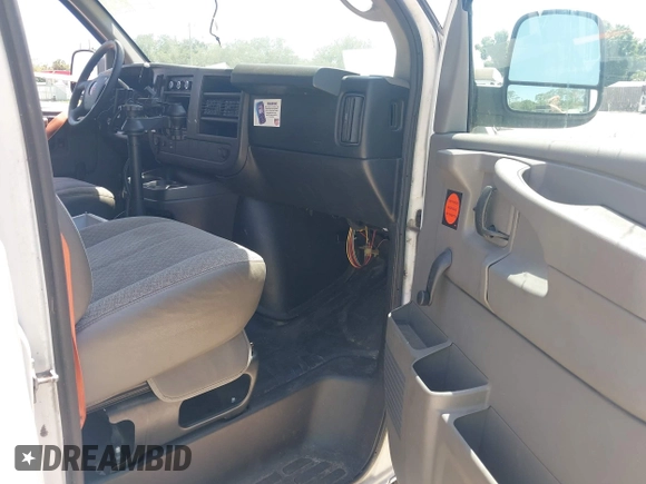 2012 GMC Savana Cargo z VIN 1GTW7FCA5C1190843, wystawiony jako IAAI lot #42161814 z przebiegiem 309 444 mil mil oraz . Historia ofert i sprzedaży dostępna na DreamBid. Obrazek 5.