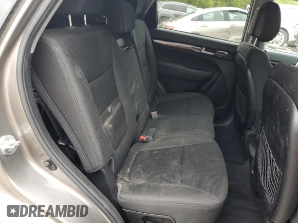 2015 Kia Sorento LX z VIN 5XYKTCA62FG564840, wystawiony jako Copart lot #57957775 z przebiegiem 98 750 mil mil oraz Czysty tytuł • Clean title. Historia ofert i sprzedaży dostępna na DreamBid. Obrazek 11.