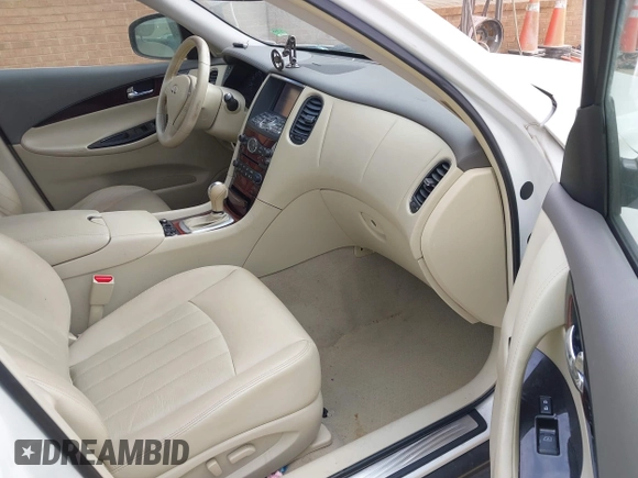 2015 Infiniti QX50 Journey with VIN JN1BJ0HP1FM730740, listed as a IAAI auction lot 41472903 with 129,300 mi miles. Bid and sale history available at carsss.com. Image 5.