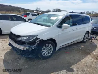 2017 Chrysler Pacifica Touring-L with VIN 2C4RC1BG2HR524640, listed as a IAAI auction lot 41712913 with 174,161 mi miles. Bid and sale history available at carsss.com. Image 2.