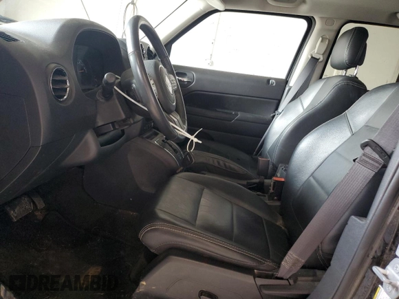2016 Jeep Patriot Latitude z VIN 1C4NJRFB1GD799628, wystawiony jako Copart lot #60690555 z przebiegiem 43 021 mil mil oraz Szkoda całkowita • Salvage title. Historia ofert i sprzedaży dostępna na DreamBid. Obrazek 7.