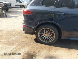 2016 Porsche Cayenne GTS с VIN WP1AD2A24GLA76719, выставлен на аукционе IAAI как лот 42487658 с пробегом 85 872 миль миль и . История ставок и продаж доступна на DreamBid. Изображение 6.