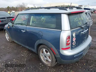 2011 MINI Clubman z VIN WMWZF3C51BTX81754, wystawiony jako IAAI lot #41170747 z przebiegiem Nie podano mil oraz . Historia ofert i sprzedaży dostępna na DreamBid. Obrazek 3.