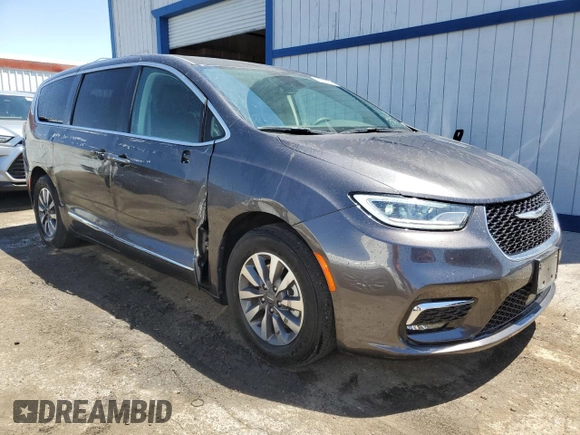 2023 Chrysler Pacifica Hybrid Limited with VIN 2C4RC1S7XPR595163, listed as a Copart auction lot 58182295 with 45,799 mi miles and Clean title. Bid and sale history available at DreamBid. Image 4.