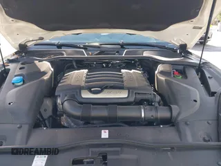 2018 Porsche Cayenne z VIN WP1AA2A27JKA02278, wystawiony jako IAAI lot #42161741 z przebiegiem 62 217 mil mil oraz . Historia ofert i sprzedaży dostępna na DreamBid. Obrazek 10.