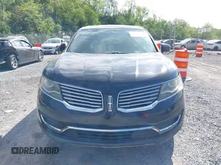 2016 Lincoln MKX Select z VIN 2LMTJ6KR9GBL24307, wystawiony jako IAAI lot #42198439 z przebiegiem 164 199 mil mil oraz . Historia ofert i sprzedaży dostępna na DreamBid. Obrazek 12.