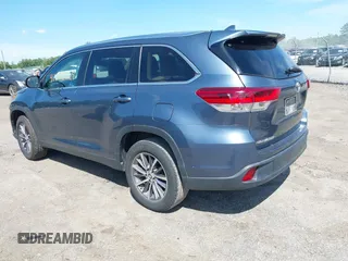 2019 Toyota Highlander SE with VIN 5TDKZRFH1KS290412, listed as a IAAI auction lot 42272229 with 74,212 mi miles and . Bid and sale history available at DreamBid. Image 3.