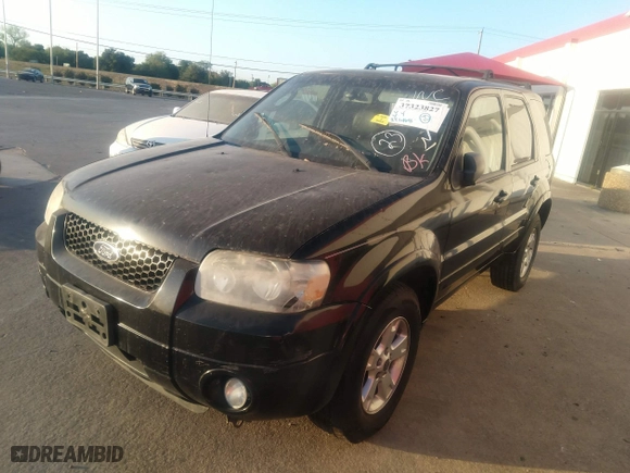 2007 Ford Escape Limited with VIN 1FMCU04147KA92387, listed as a IAAI auction lot 37323827 with 221,468 mi miles. Bid and sale history available at carsss.com. Image 2.