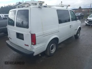 2000 GMC Safari Cargo with VIN 1GTDL19W8YB504401, listed as a IAAI auction lot 41692852 with Not Provided miles. Bid and sale history available at carsss.com. Image 4.