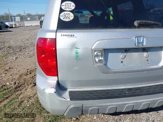 2003 Honda Pilot EX with VIN 2HKYF18683H566060, listed as a IAAI auction lot 42019115 with 182,256 mi miles. Bid and sale history available at carsss.com. Image 6.