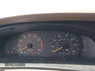 1996 Toyota Camry DX z VIN JT2BG12K8T0368612, wystawiony jako IAAI lot #42248750 z przebiegiem 122 237 mil mil oraz . Historia ofert i sprzedaży dostępna na DreamBid. Obrazek 7.