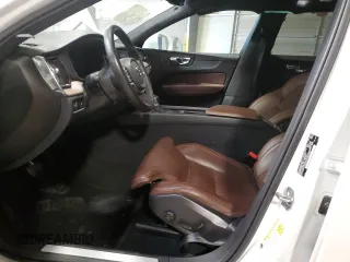 2021 Volvo XC60 Inscription with VIN YV4102RL5M1851074, listed as a Copart auction lot 86310574 with 41,535 mi miles and Salvage title. Bid and sale history available at DreamBid. Image 7.