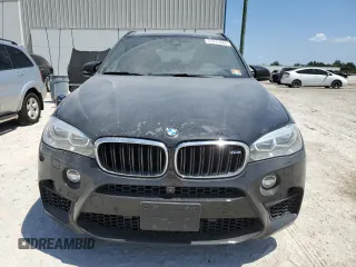 2017 BMW X5 M z VIN 5YMKT6C39H0U39418, wystawiony jako Copart lot #51477644 z przebiegiem 93 127 mil mil oraz . Historia ofert i sprzedaży dostępna na DreamBid. Obrazek 5.