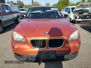 2014 BMW X1 xDrive28i z VIN WBAVL1C50EVY11864, wystawiony jako Copart lot #54181865 z przebiegiem 84 636 mil mil oraz Szkoda całkowita • Salvage title. Historia ofert i sprzedaży dostępna na DreamBid. Obrazek 5.