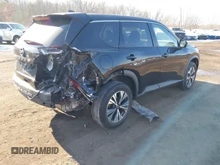 2021 Nissan Rogue SV z VIN 5N1AT3BB2MC699157, wystawiony jako IAAI lot #41416057 z przebiegiem 62 018 mil mil oraz . Historia ofert i sprzedaży dostępna na DreamBid. Obrazek 4.