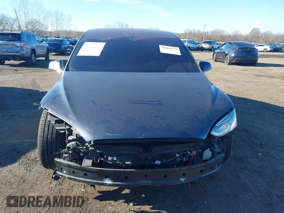 2016 Tesla Model X 70D z VIN 5YJXCAE28GF004461, wystawiony jako IAAI lot #41004214 z przebiegiem 158 962 mil mil oraz . Historia ofert i sprzedaży dostępna na DreamBid. Obrazek 12.