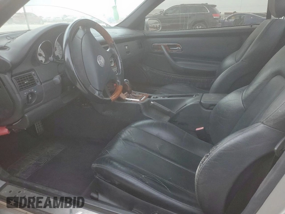 2001 Mercedes-Benz SLK 230/320 z VIN WDBKK65F91F228336, wystawiony jako Copart lot #56834915 z przebiegiem 127 224 mil mil oraz Szkoda całkowita • Salvage title. Historia ofert i sprzedaży dostępna na DreamBid. Obrazek 7.
