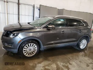 2019 Lincoln MKC Standard z VIN 5LMCJ1C97KUL26389, wystawiony jako Copart lot #70052054 z przebiegiem 36 756 mil mil oraz Szkody całkowita. Historia ofert i sprzedaży dostępna na DreamBid. Obrazek 1.