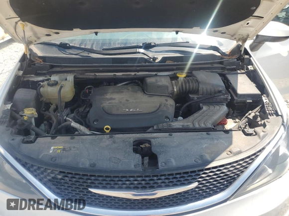 2018 Chrysler Pacifica Touring with VIN 2C4RC1DG9JR130510, listed as a Copart auction lot 63983325 with 201,474 mi miles and Clean title. Bid and sale history available at DreamBid. Image 12.