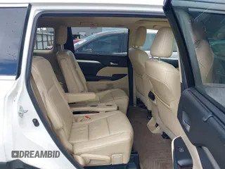 2015 Toyota Highlander XLE z VIN 5TDKKRFHXFS072625, wystawiony jako IAAI lot #42202616 z przebiegiem 121 337 mil mil oraz . Historia ofert i sprzedaży dostępna na DreamBid. Obrazek 8.
