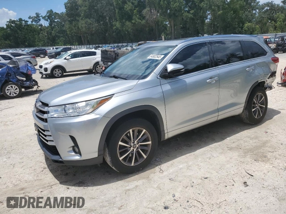 2018 Toyota Highlander SE with VIN 5TDKZRFH2JS264593, listed as a Copart auction lot 64802545 with 87,579 mi miles and Salvage title. Bid and sale history available at DreamBid. Image 1.