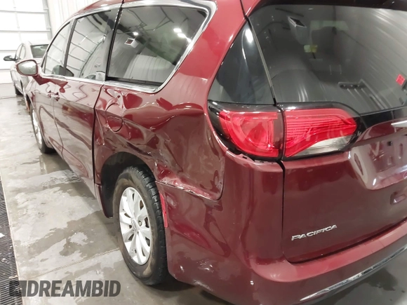 2019 Chrysler Pacifica Touring Plus z VIN 2C4RC1FGXKR706264, wystawiony jako IAAI lot #41483658 z przebiegiem 86 823 mil mil oraz . Historia ofert i sprzedaży dostępna na DreamBid. Obrazek 6.