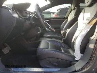 2017 Tesla Model S 100D z VIN 5YJSA1E27HF206144, wystawiony jako Copart lot #87453654 z przebiegiem Nie podano mil oraz Szkoda całkowita • Salvage title. Historia ofert i sprzedaży dostępna na DreamBid. Obrazek 7.