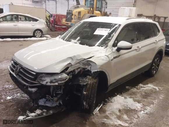 2024 Volkswagen Tiguan S with VIN 3VVRB7AX1RM050617, listed as a IAAI auction lot 41247769 with 20,699 mi miles. Bid and sale history available at carsss.com. Image 2.