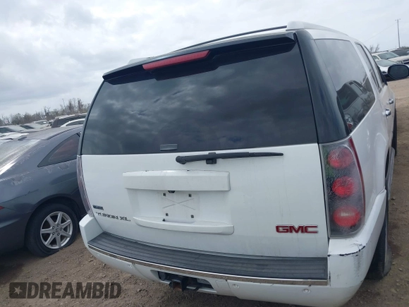 2009 GMC Denali z VIN 1GKFC06209R233352, wystawiony jako IAAI lot #41746559 z przebiegiem 179 682 mil mil oraz . Historia ofert i sprzedaży dostępna na DreamBid. Obrazek 16.