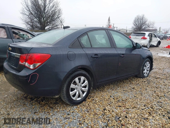 2015 Chevrolet Cruze LS z VIN 1G1PA5SH0F7274058, wystawiony jako IAAI lot #41735357 z przebiegiem 118 993 mil mil oraz . Historia ofert i sprzedaży dostępna na DreamBid. Obrazek 4.