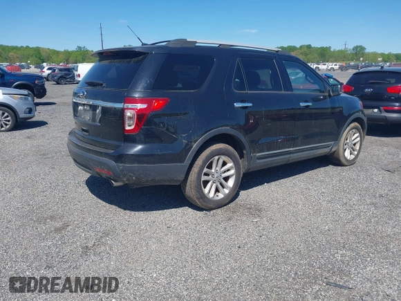 2013 Ford Explorer XLT with VIN 1FM5K7D83DGA52899, listed as a IAAI auction lot 42130601 with 177,551 mi miles. Bid and sale history available at carsss.com. Image 4.