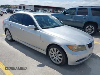 2006 BMW 3 Series 330i с VIN WBAVB33576PS18135, выставлен на аукционе IAAI как лот 42445747 с пробегом 195 602 миль миль и . История ставок и продаж доступна на DreamBid. Изображение 1.