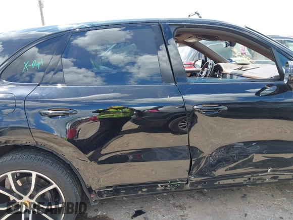 2019 Porsche Cayenne z VIN WP1AA2AY3KDA03664, wystawiony jako IAAI lot #42210870 z przebiegiem 66 296 mil mil oraz . Historia ofert i sprzedaży dostępna na DreamBid. Obrazek 13.