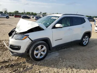 2019 Jeep Compass Latitude z VIN 3C4NJCBB7KT762945, wystawiony jako Copart lot #55917165 z przebiegiem 100 854 mil mil oraz Szkoda całkowita • Salvage title. Historia ofert i sprzedaży dostępna na DreamBid. Obrazek 1.