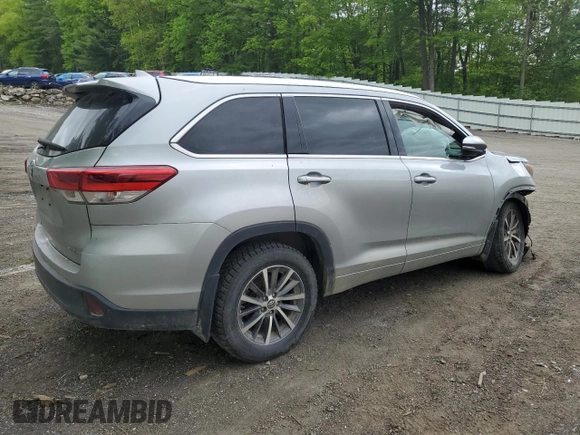 2017 Toyota Highlander XLE z VIN 5TDJZRFH6HS427493, wystawiony jako Copart lot #58269885 z przebiegiem 170 944 mil mil oraz Nie do naprawy • Non repairable. Historia ofert i sprzedaży dostępna na DreamBid. Obrazek 3.