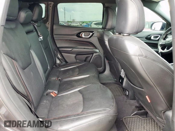 2023 Jeep Compass Trailhawk z VIN 3C4NJDDN8PT514773, wystawiony jako Copart lot #51137555 z przebiegiem 37 239 mil mil oraz Szkoda całkowita • Salvage title. Historia ofert i sprzedaży dostępna na DreamBid. Obrazek 11.