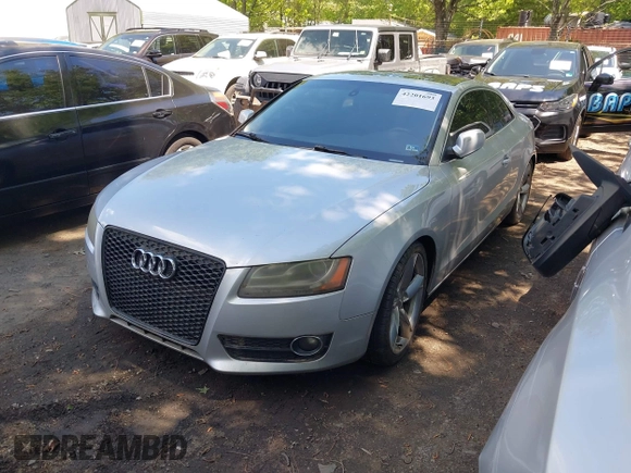 2012 Audi A5 Premium Plus z VIN WAULFAFR7CA027599, wystawiony jako IAAI lot #42201693 z przebiegiem 126 866 mil mil oraz . Historia ofert i sprzedaży dostępna na DreamBid. Obrazek 2.