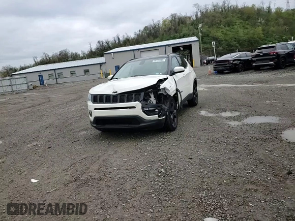 2019 Jeep Compass Altitude z VIN 3C4NJDBB5KT834215, wystawiony jako Copart lot #54130345 z przebiegiem 1 660 mil mil oraz Szkoda całkowita • Salvage title. Historia ofert i sprzedaży dostępna na DreamBid. Obrazek 14.