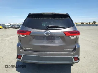 2019 Toyota Highlander Limited z VIN 5TDDZRFH3KS944285, wystawiony jako Copart lot #57176285 z przebiegiem 83 174 mil mil oraz Szkoda całkowita • Salvage title. Historia ofert i sprzedaży dostępna na DreamBid. Obrazek 6.